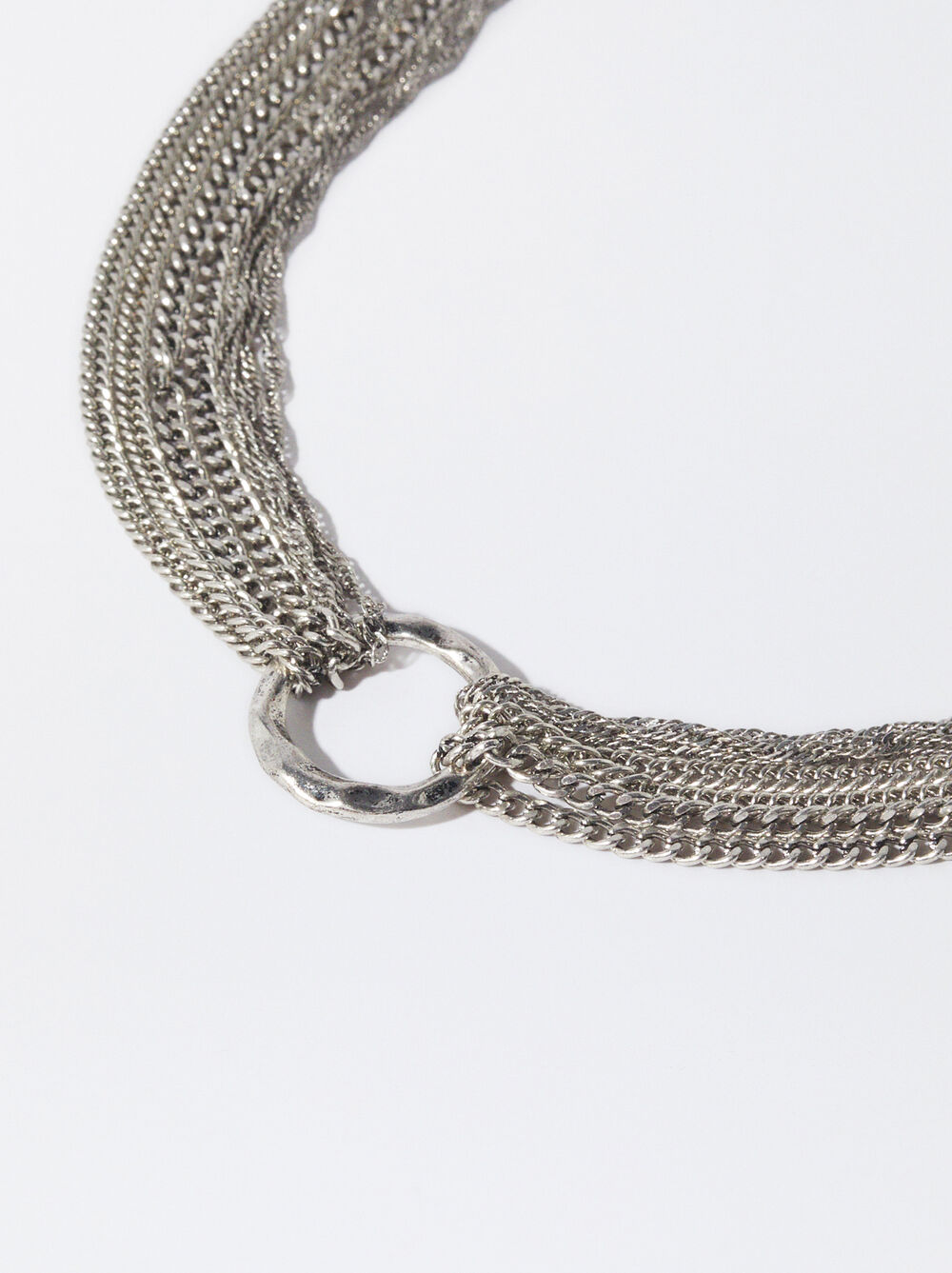 Silberne Halskette Mit Mehreren Ketten