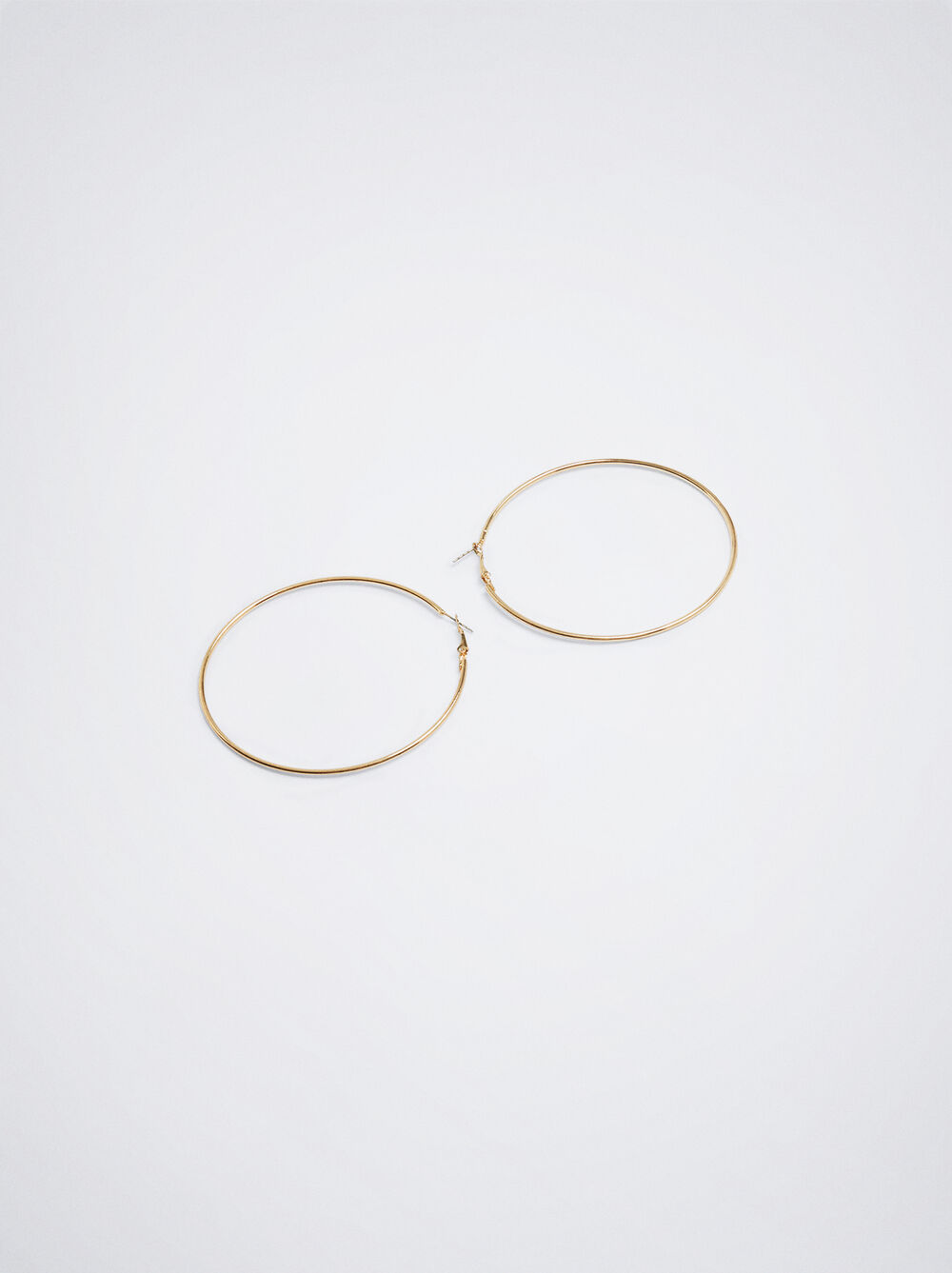 Basic Large Hoop Earrings image number 3.0