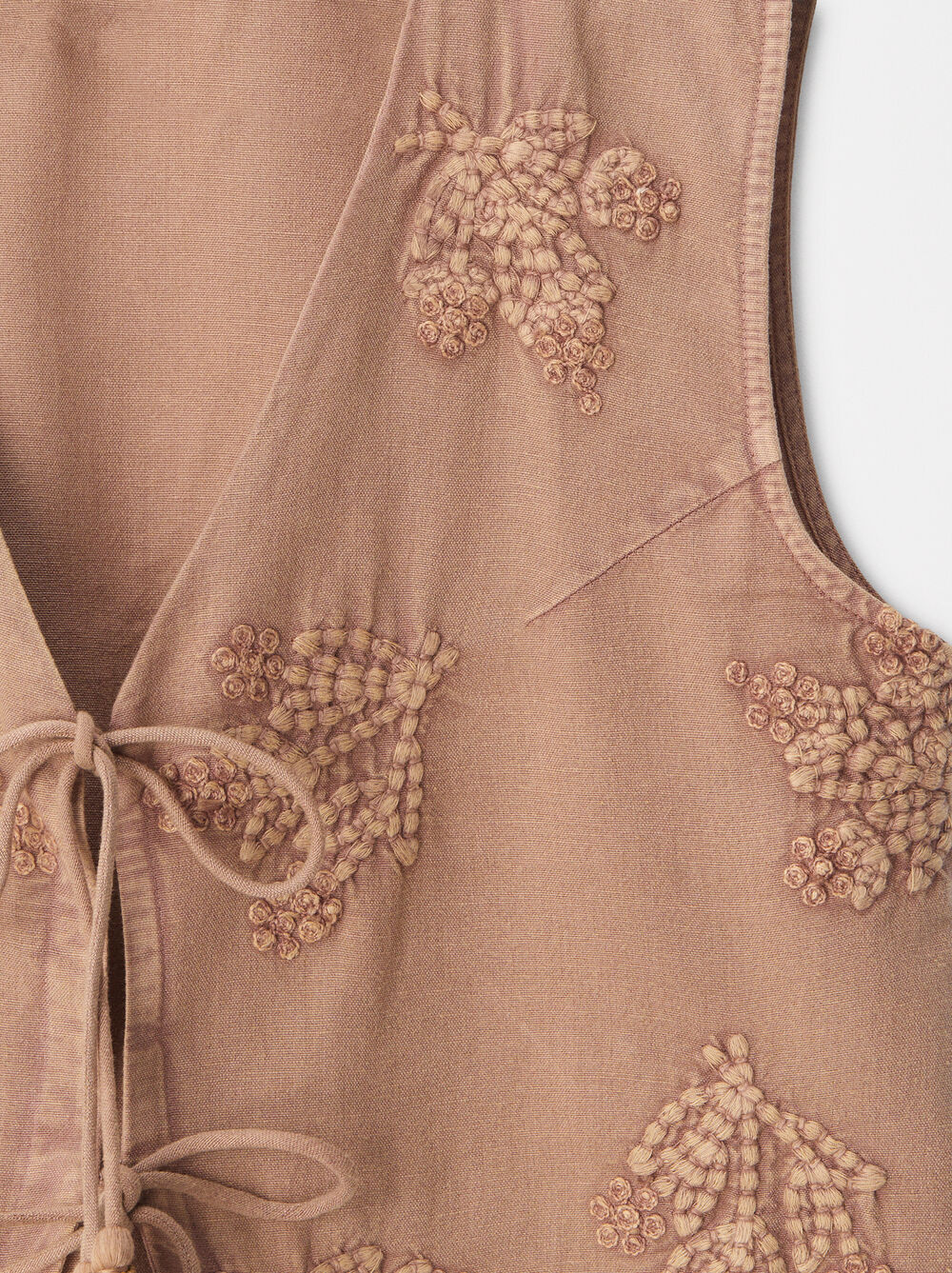 Embroidered Vest With Bows image number 7.0