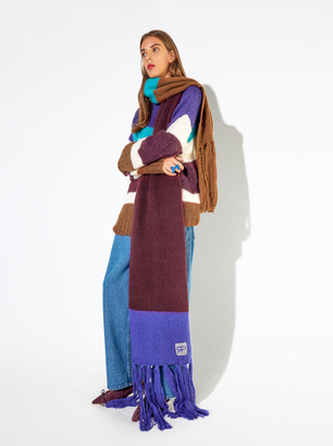 La bufanda baratísima de Parfois que imita a una de lujo y que convertirá  tus looks básicos en unos muy especiales