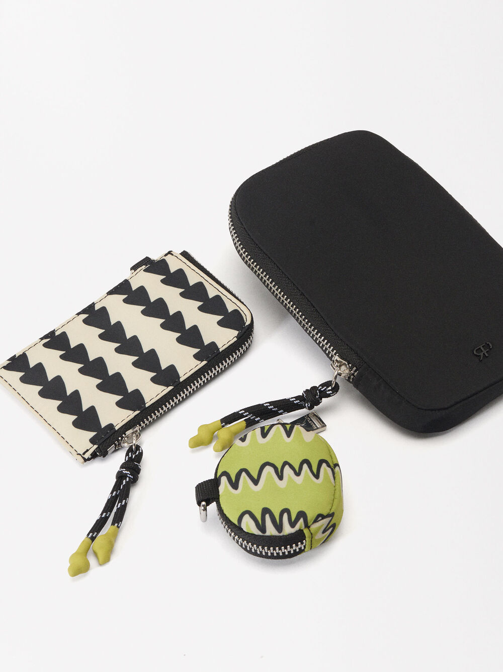 "Phone Holder With Removable Pouches image number 2.0