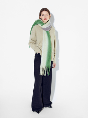 La bufanda baratísima de Parfois que imita a una de lujo y que convertirá  tus looks básicos en unos muy especiales