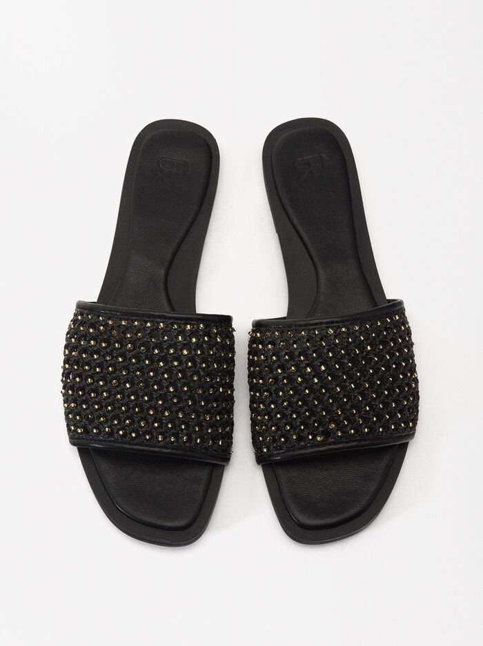 Flat Sandals With Beads