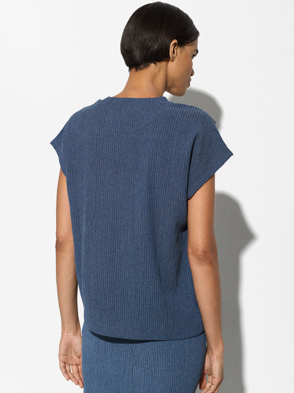 Textured T-Shirt With Shoulder Buttons image number 4.0