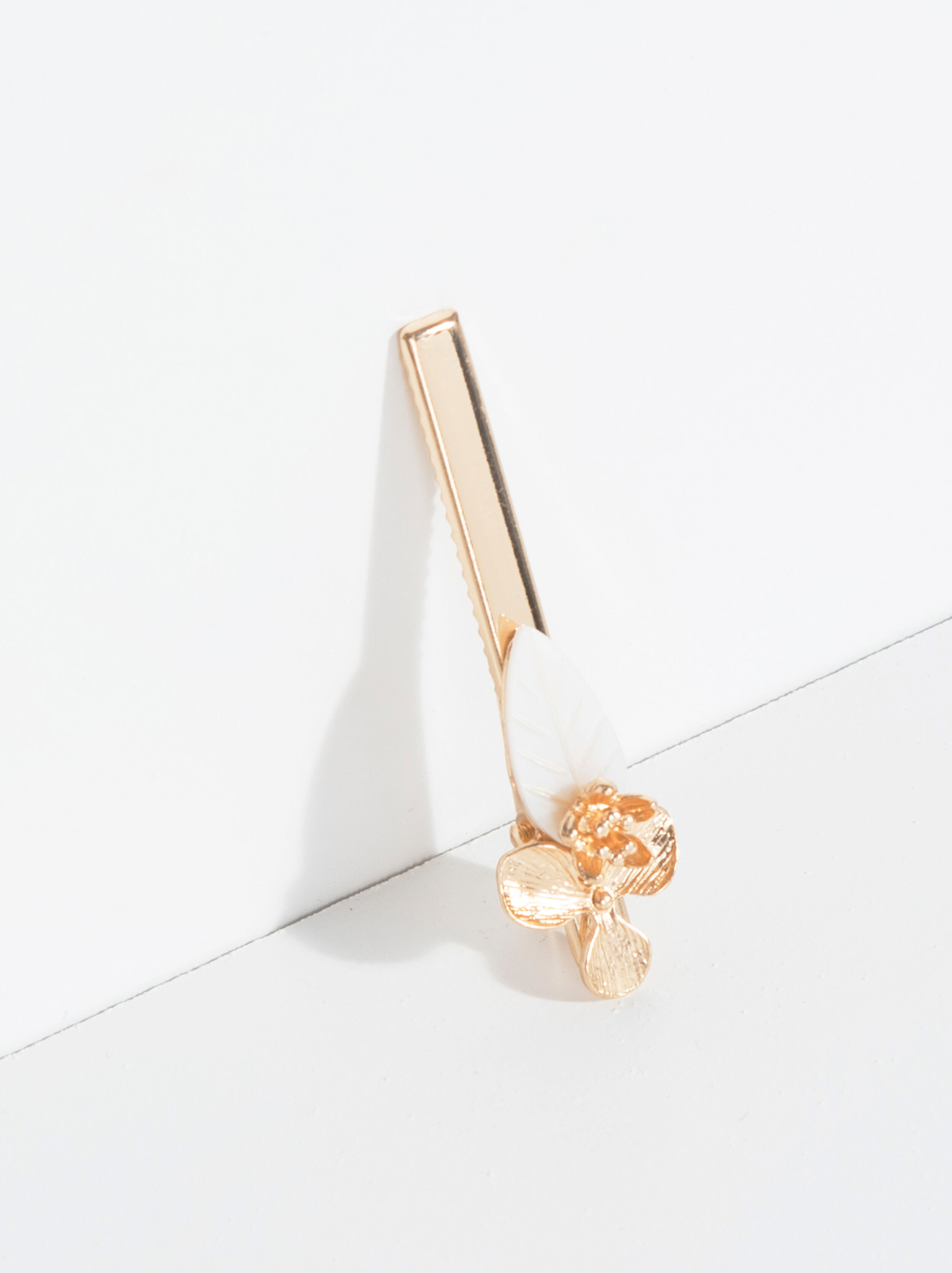 beige flower hair clip