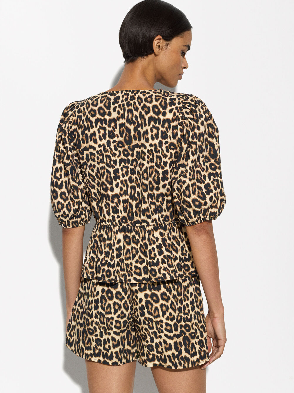 Top Estampado Leopardo image number 4.0