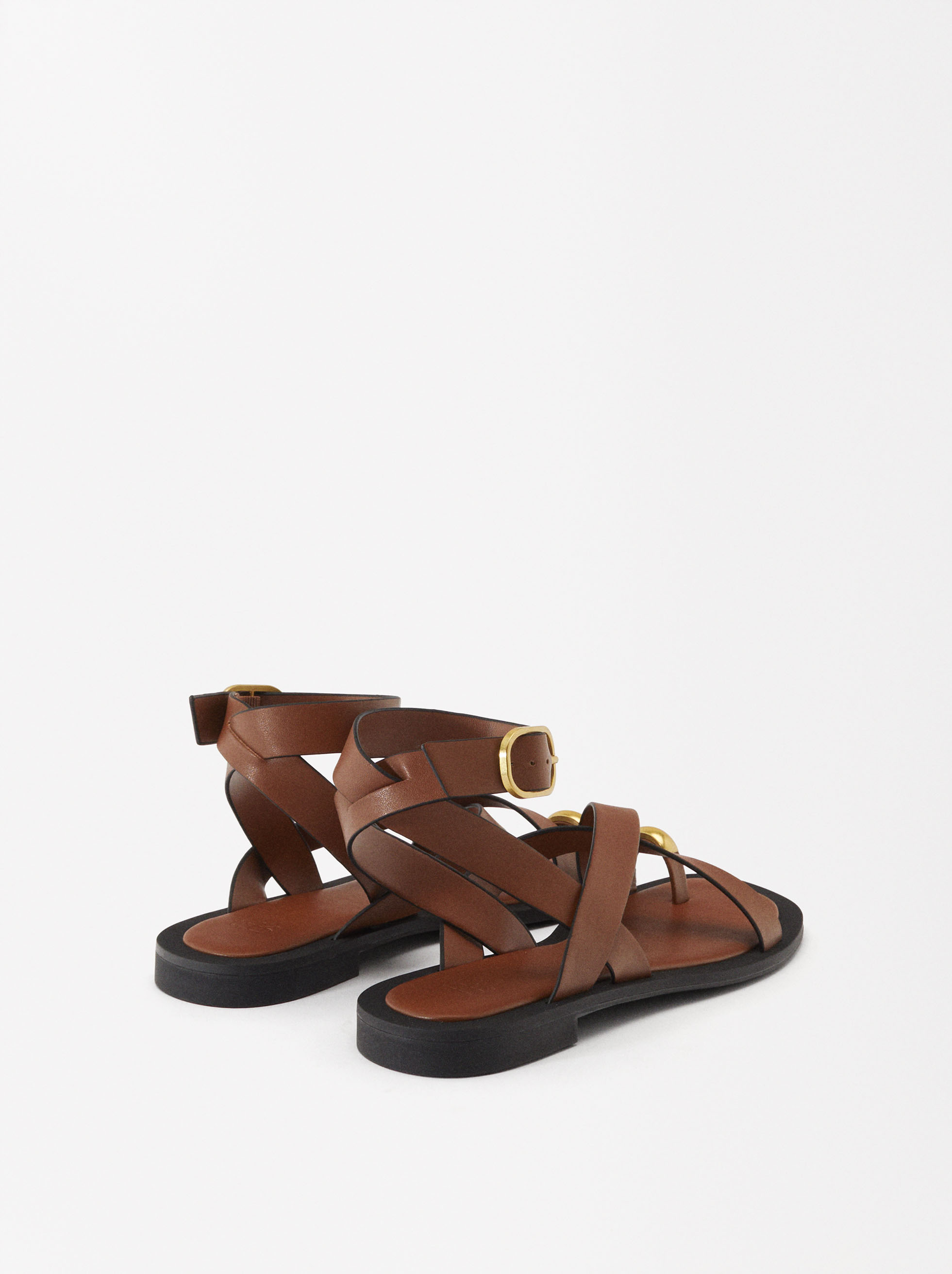 Flat Crossed Sandals With Metallic Detail image number 3.0