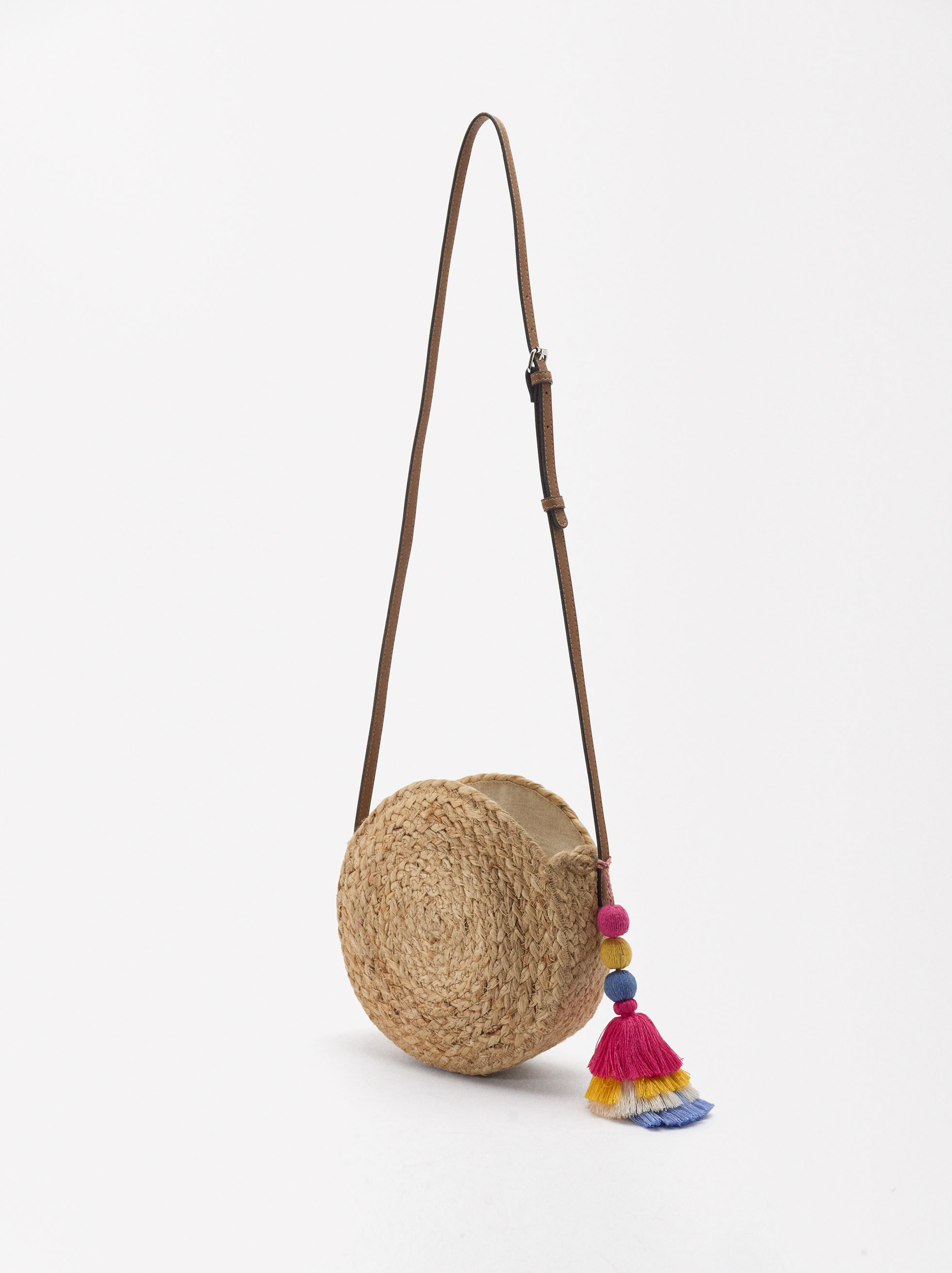 Straw-Effect Crossbody Bag With Pendant image number 4.0