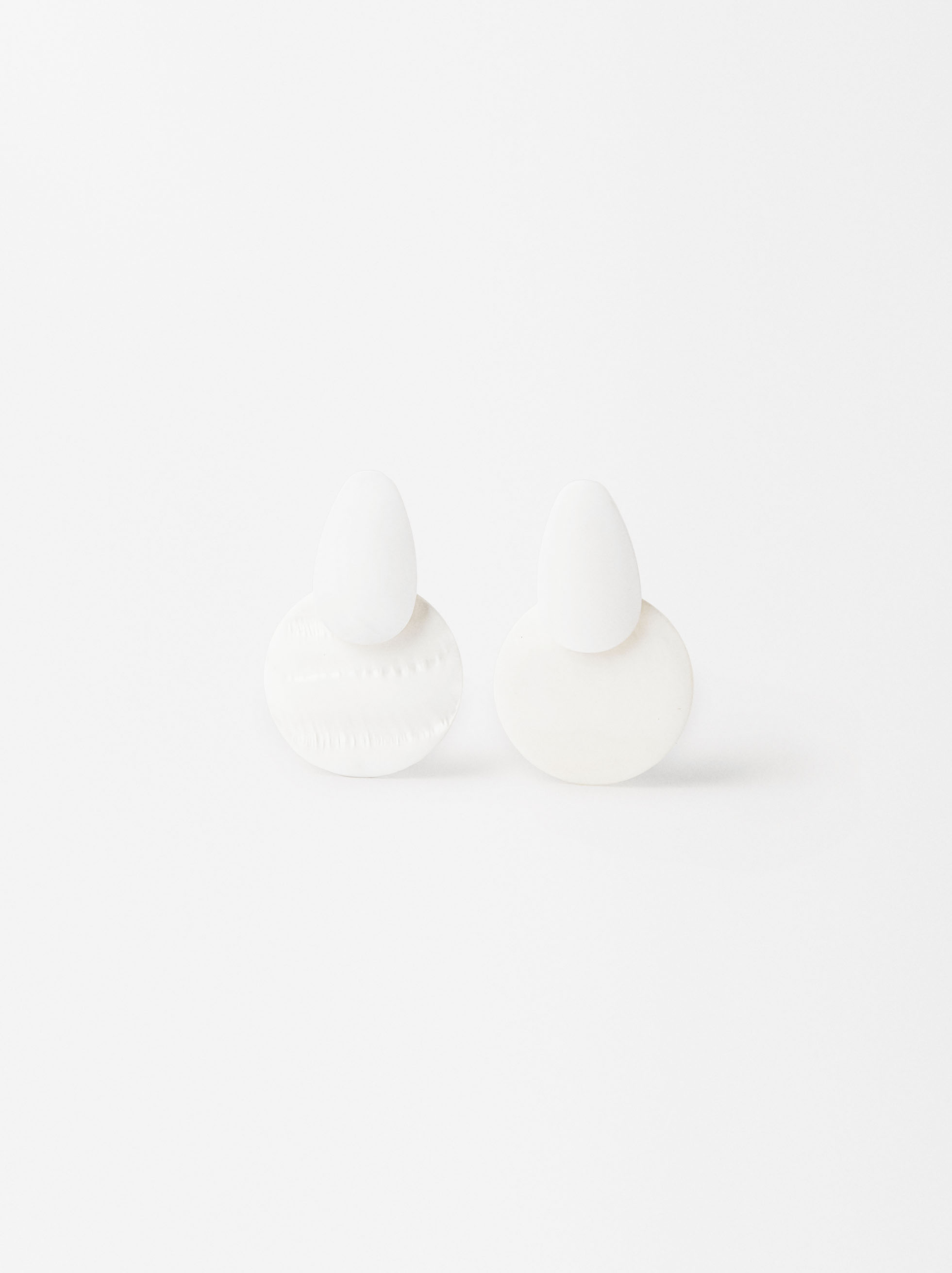 Medium Shell Earrings image number 1.0